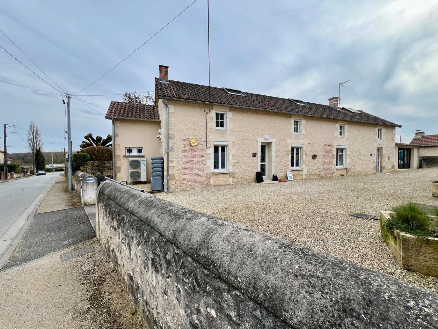 Chez Marcel - Maison 3 Chambres Lussac-les-Châteaux Esterno foto